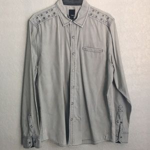 Men’s casual or dress button down